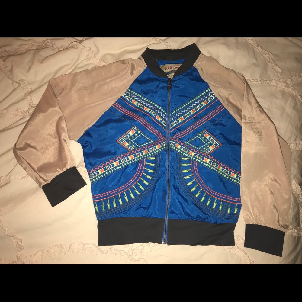 100% polyester jacket. Can be dressed up or down